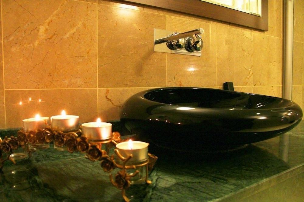 Adanava Hotel Экстерьер фото